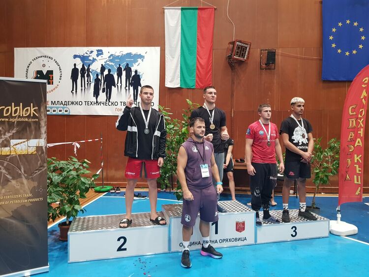 ММА бойците от Хасково спечелиха златен и два сребърни медала на държавно първенство