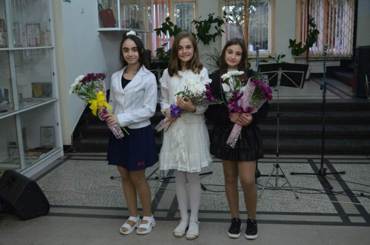 С концерт Първомайското читалище отбеляза Деня на музиката и поезията