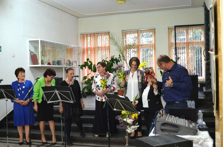 С концерт Първомайското читалище отбеляза Деня на музиката и поезията