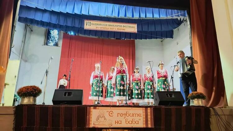 Певци и танцьори от Градина се завърнаха с куп награди от фестивала в Яворово