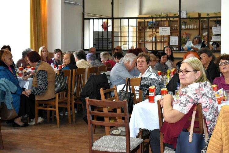 "Клуб на пенсионера" в Асеновград отпразнува Деня на възрастните хора 