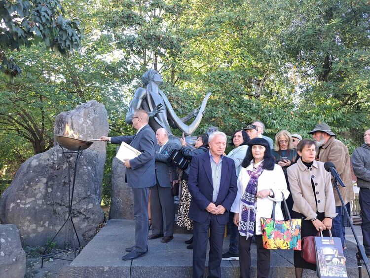 Запалиха "Огъня на поезията". Два дни в Смолян известни автори ще четат пред публика