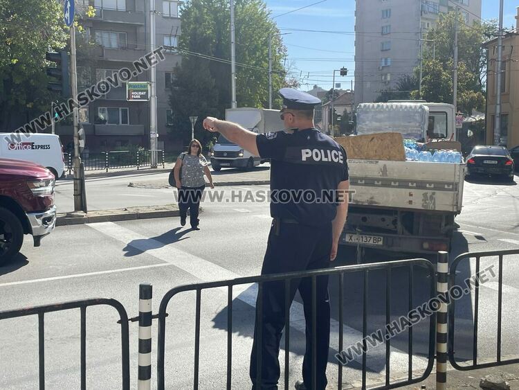 Блокади и задръствания от коли в Хасково заради протеста за Мюмюн Искендер