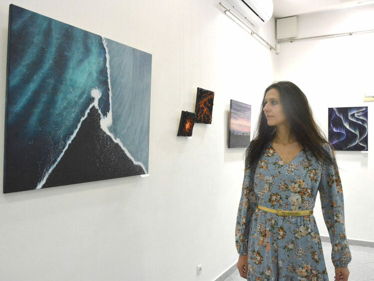  Тия Толева представи изложбата си „Исландия - над и отвъд“