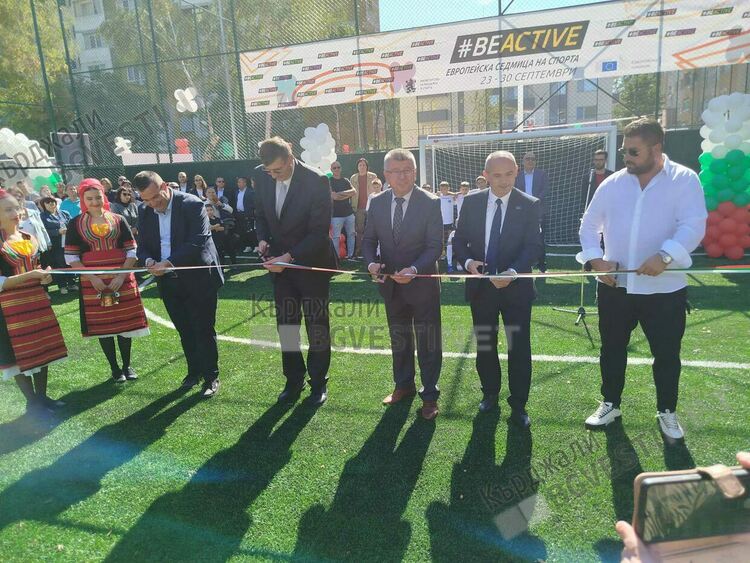 Министър Георги Глушков откри многофункционална спортна площадка в кв."Възрожденци" на Кърджали