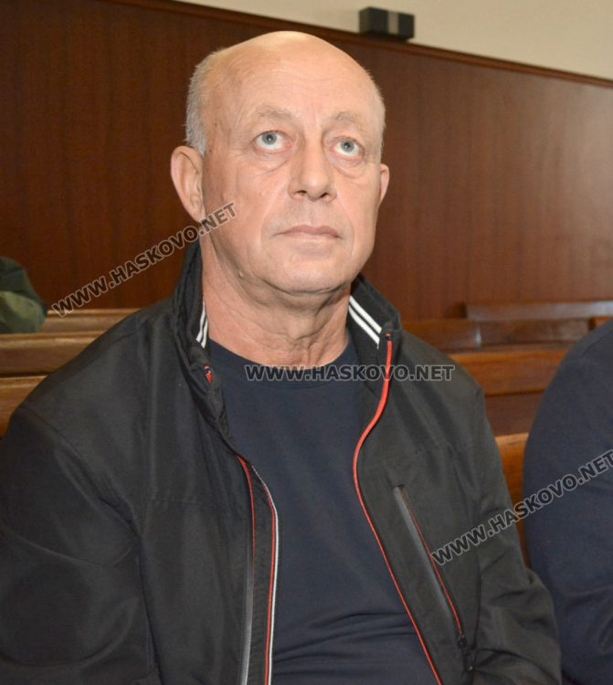 Над 100 души поискаха свобода за кмета Мюмюн Искендер пред съда в Хасково