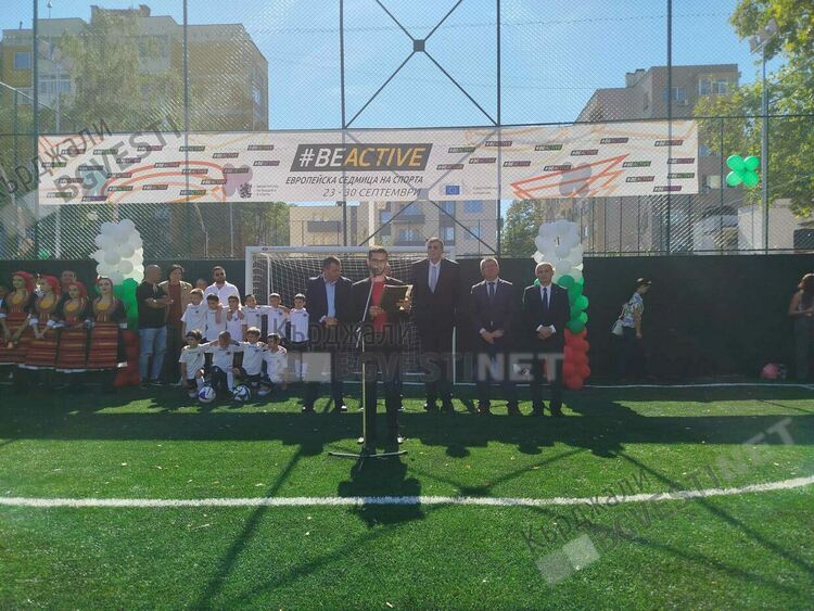 Министър Георги Глушков откри многофункционална спортна площадка в кв."Възрожденци" на Кърджали