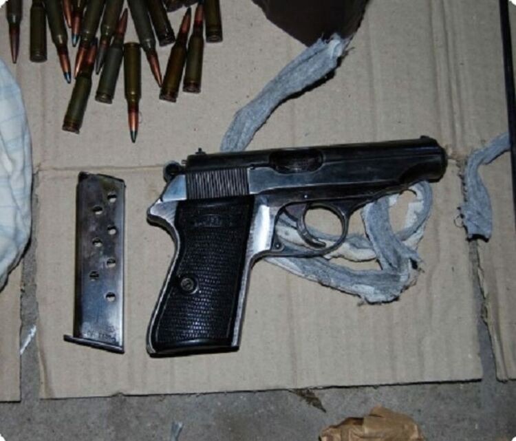 Откриха два незаконно съхранявани пистолета и патрони в Хасково