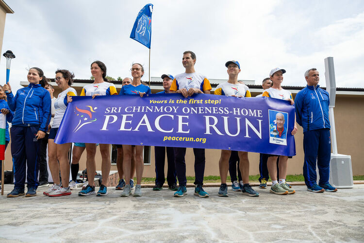 Перник посрещна участниците в Световния пробег на мира 