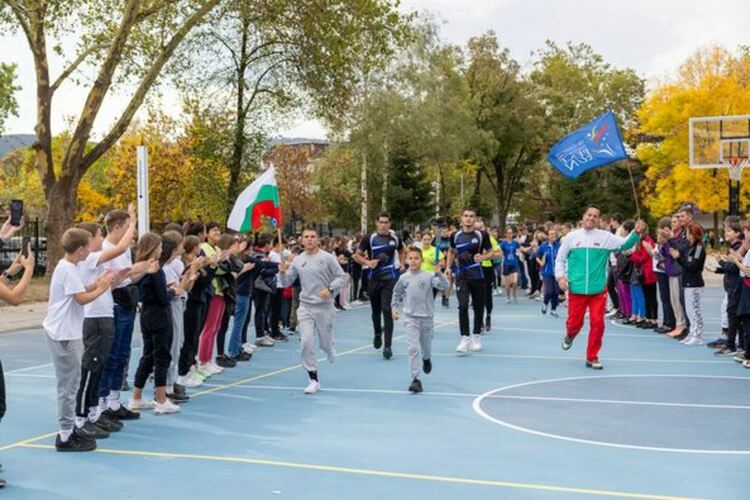 Перник посрещна участниците в Световния пробег на мира 