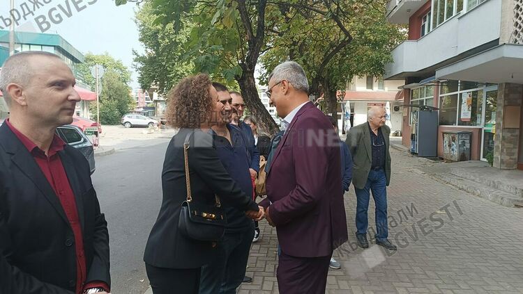 Коалицията БСП - Обединена Левица откри предизборната си кампания в Кърджали в Международния ден на учителя