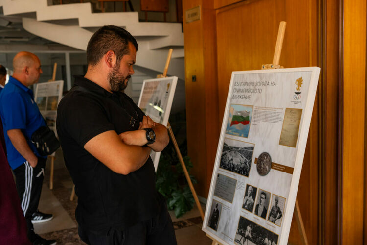 Олимпийският комитет удостои с  почетен медал доц. д-р Анелия Пържанова - директор на Филиал – Смолян към ВСУ „Черноризец Храбър“.