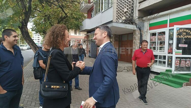 Коалицията БСП - Обединена Левица откри предизборната си кампания в Кърджали в Международния ден на учителя