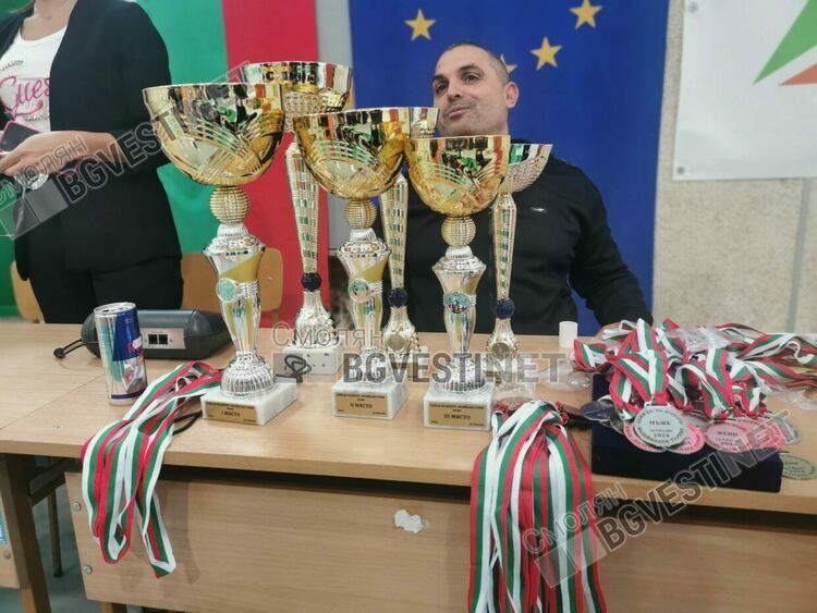 И семейството на Мариян Давидов с подкрепа в благотворителния турнир по волейбол в помощ на Златина Узунова