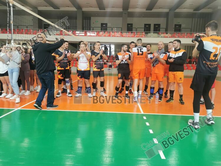 И семейството на Мариян Давидов с подкрепа в благотворителния турнир по волейбол в помощ на Златина Узунова