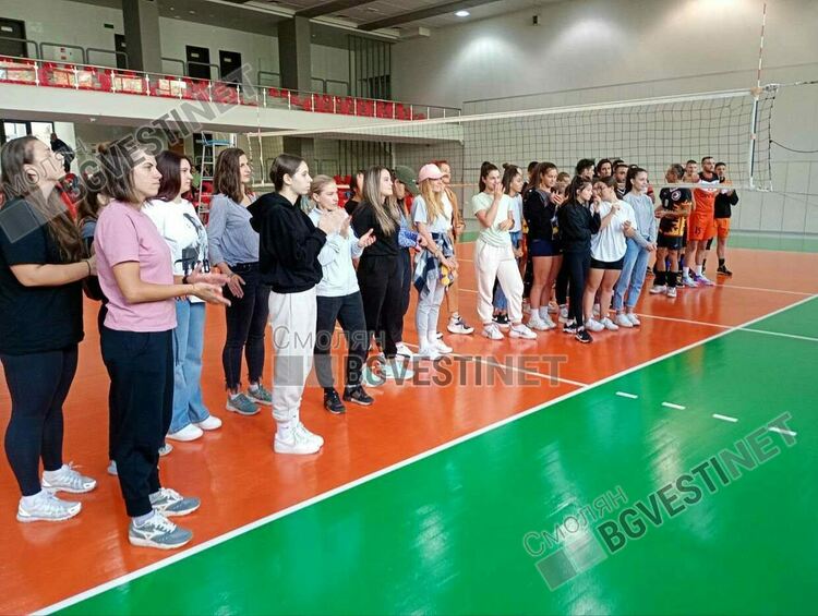 И семейството на Мариян Давидов с подкрепа в благотворителния турнир по волейбол в помощ на Златина Узунова