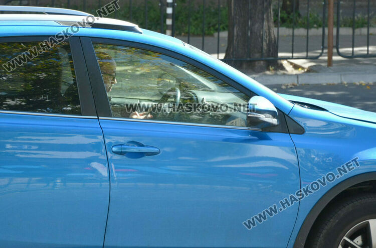 Пътни полицаи в акция срещу водачите с телефони и без колани