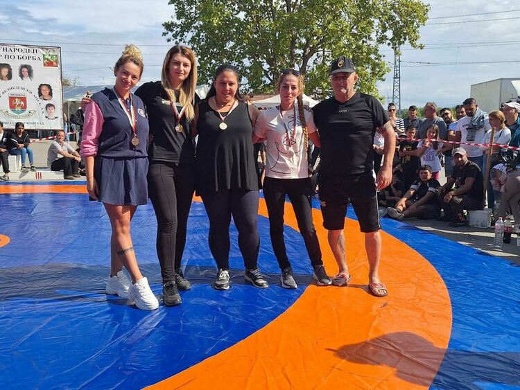 Георги Димитров отново е шампион в турнир по борба в Симеоновград 