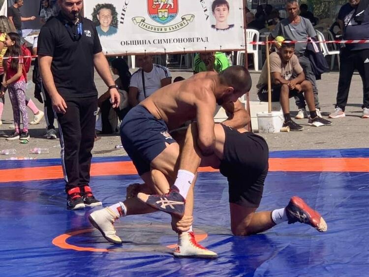 Георги Димитров отново е шампион в турнир по борба в Симеоновград 