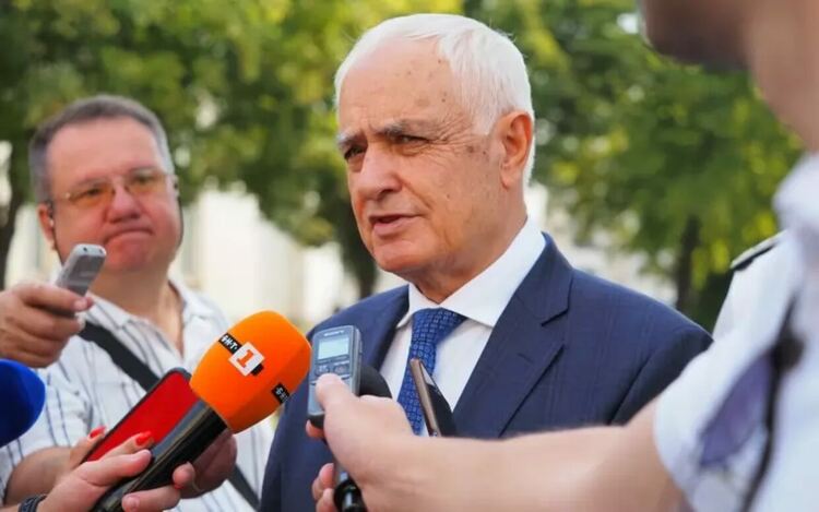 Военният министър: Ще ни достигнат бежански потоци