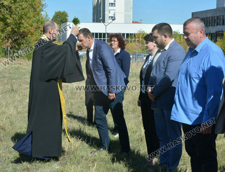Започна изграждането на голям спортен комплекс до закрития басейн в Хасково