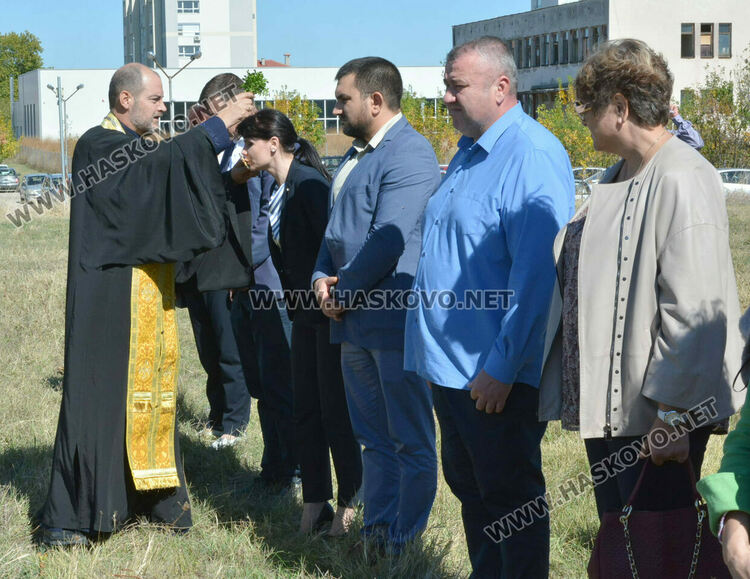 Започна изграждането на голям спортен комплекс до закрития басейн в Хасково