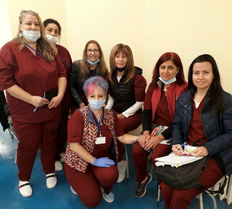 Десет медицински сестри от първия смолянски випуск на Тракийския университет започнаха работа в областната болница