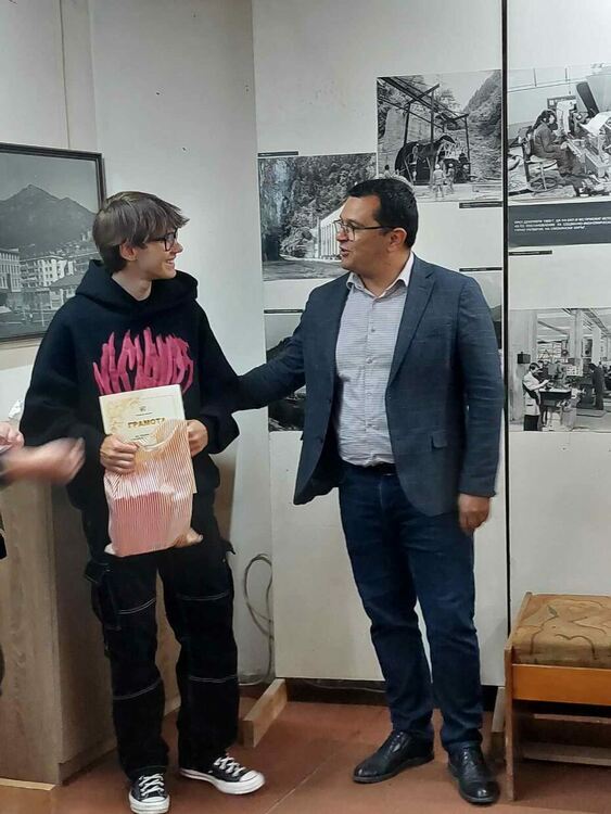 Наградиха участниците в конкурс за графична рисунка, посветен на 112-годишнината от Освобождението на град Девин и региона