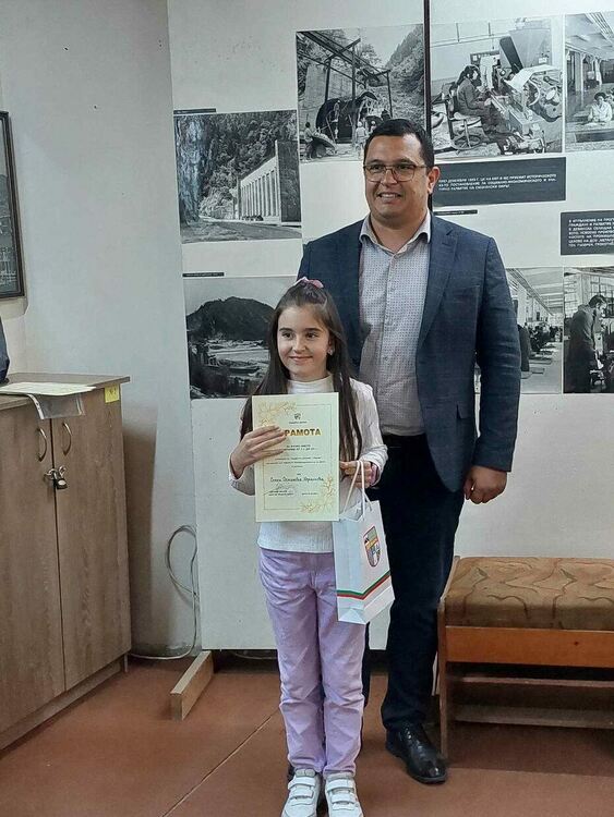 Наградиха участниците в конкурс за графична рисунка, посветен на 112-годишнината от Освобождението на град Девин и региона