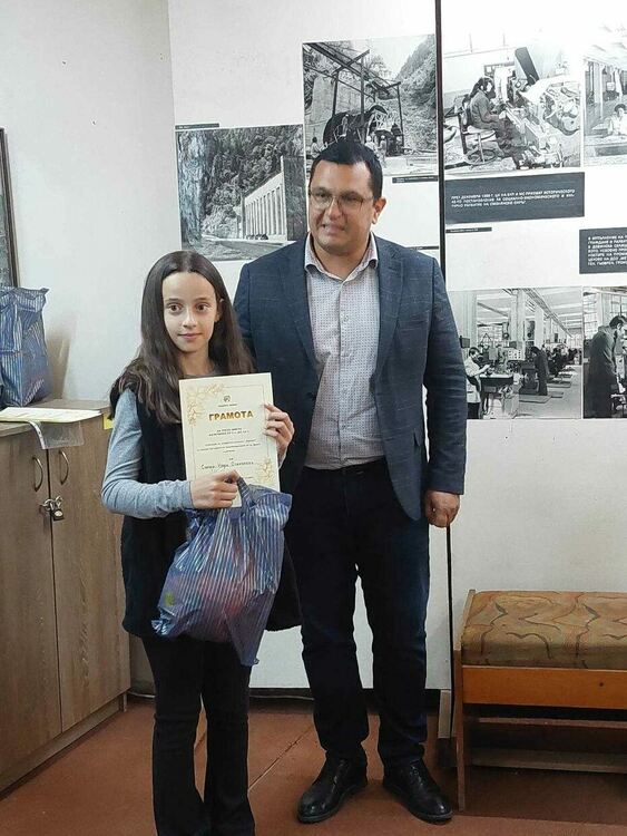 Наградиха участниците в конкурс за графична рисунка, посветен на 112-годишнината от Освобождението на град Девин и региона