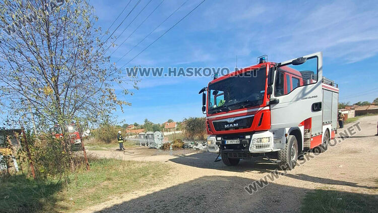Пожар унищожи 3 контейнера за отпадъци в Конуш