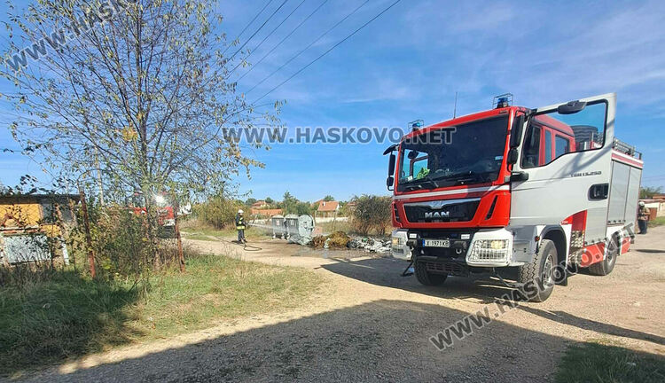 Пожар унищожи 3 контейнера за отпадъци в Конуш