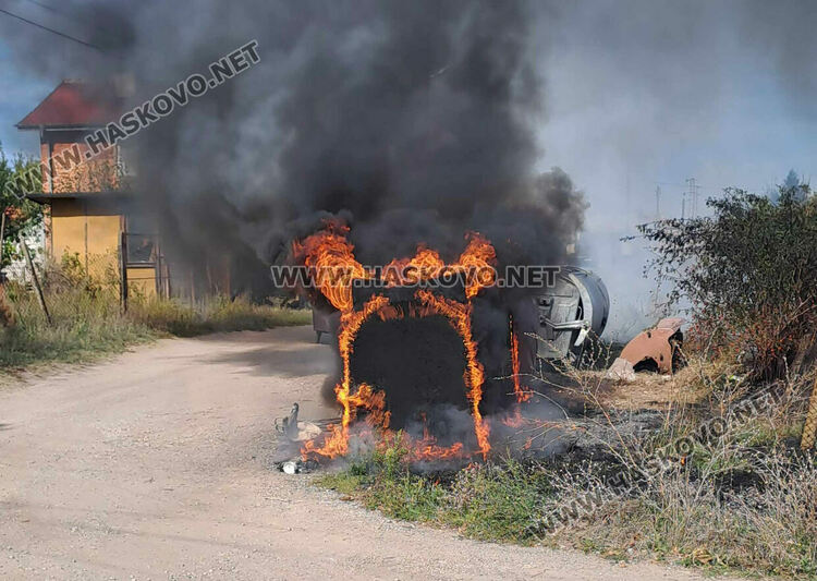 Пожар унищожи 3 контейнера за отпадъци в Конуш
