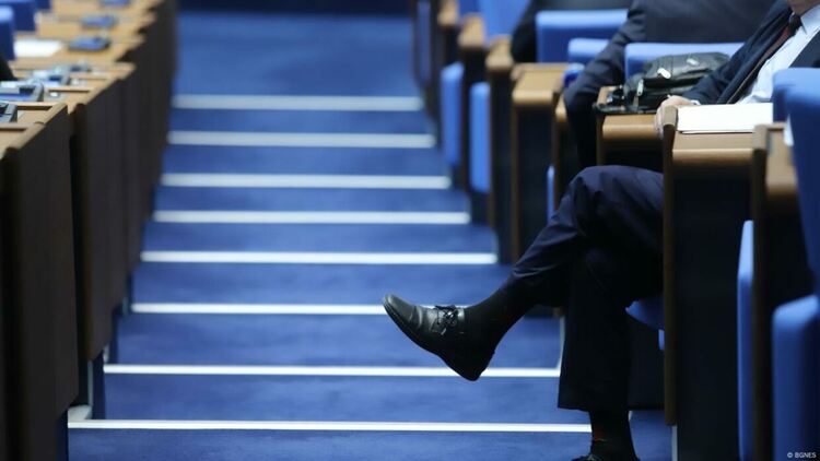 Българският политически елит няма никакво основание да се нарича елит, докато продължава да е „cosa nostra“, коментира Ивайло Нойзи Цветков