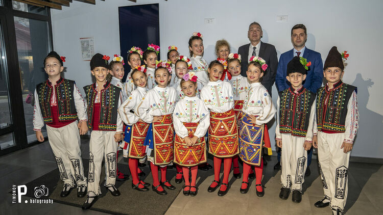 „Златна Тракия“ представи българските обичаи и фолклор на Международен фестивал в Сърбия