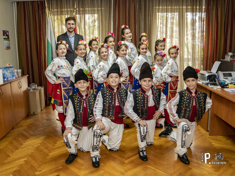 „Златна Тракия“ представи българските обичаи и фолклор на Международен фестивал в Сърбия