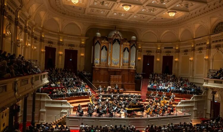 Грандиозно представяне на Софийската филхармония в концертната зала Концертгебау