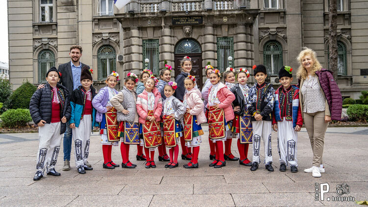 „Златна Тракия“ представи българските обичаи и фолклор на Международен фестивал в Сърбия