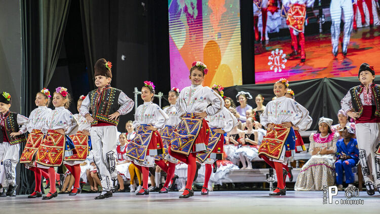 „Златна Тракия“ представи българските обичаи и фолклор на Международен фестивал в Сърбия