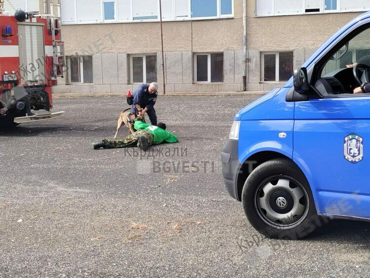 Демонстрация за реагиране при бедствие в училище бе отиграна в Професионалните гимназии по туризъм и по икономика