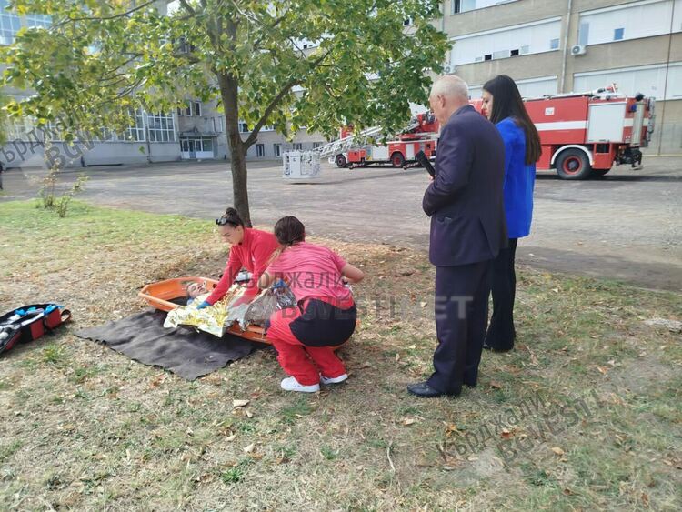 Демонстрация за реагиране при бедствие в училище бе отиграна в Професионалните гимназии по туризъм и по икономика