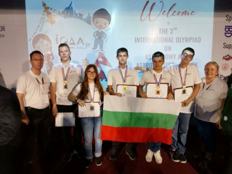 Български ученици се завърнаха с пет медала след олимпиада