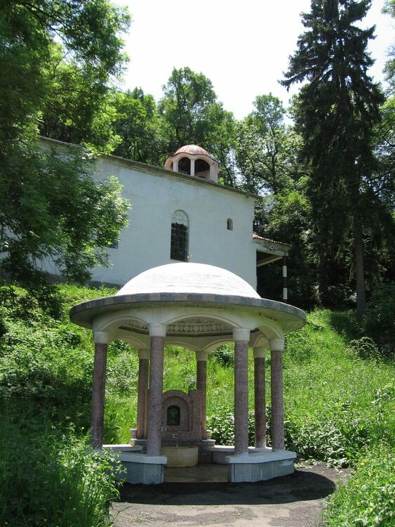 С обновена чешма посреща храмовия си празник манастирът „Св. Петка“ в пернишкия квартал „Калкас“