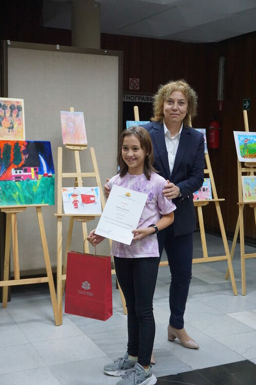 Наградиха победителите в конкурс за рисунка „Да си пожарникар е мисия за цял живот!“