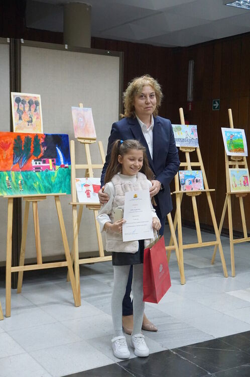 Наградиха победителите в конкурс за рисунка „Да си пожарникар е мисия за цял живот!“