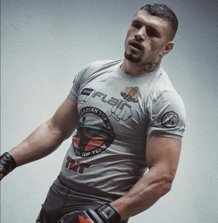 Лазар Тодев с нова победа. Хасковският ММА боец си осигури двубой за титла