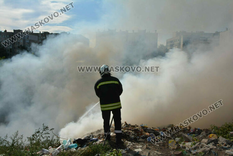  Гори в дерето на кв. „Република“ 