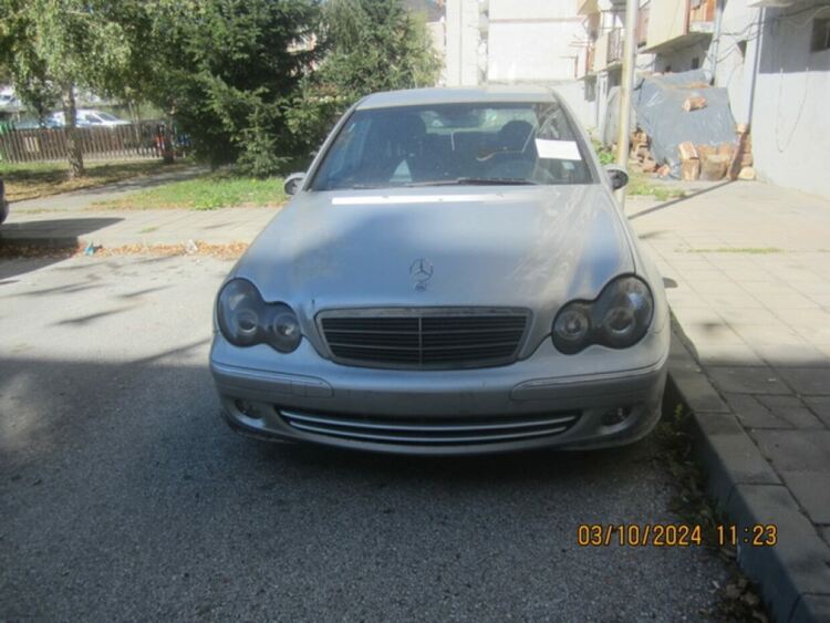 Предупедиха над 50 собственика на "брички", на 9 принудително ги премахнаха от общинска земя