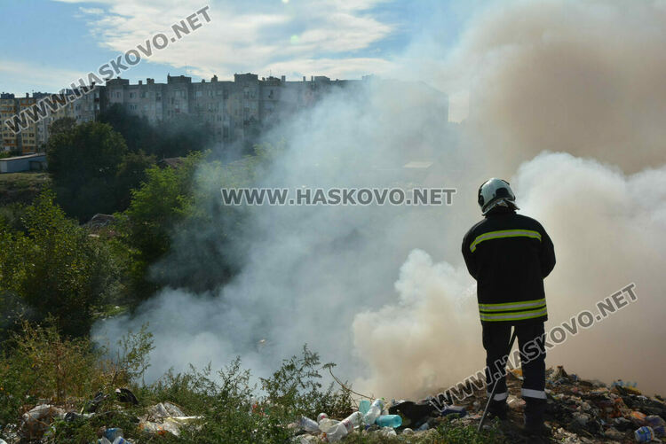  Гори в дерето на кв. „Република“ 