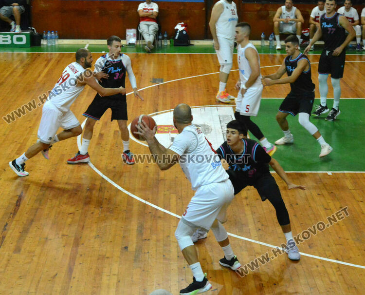 Баскетболният “Хасково” с втора поредна победа 